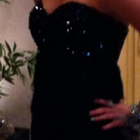 Chic vintage Black Strapless Fringe Cocktail dress size 2 by La Femme hoco prom - Picture 4 of 8